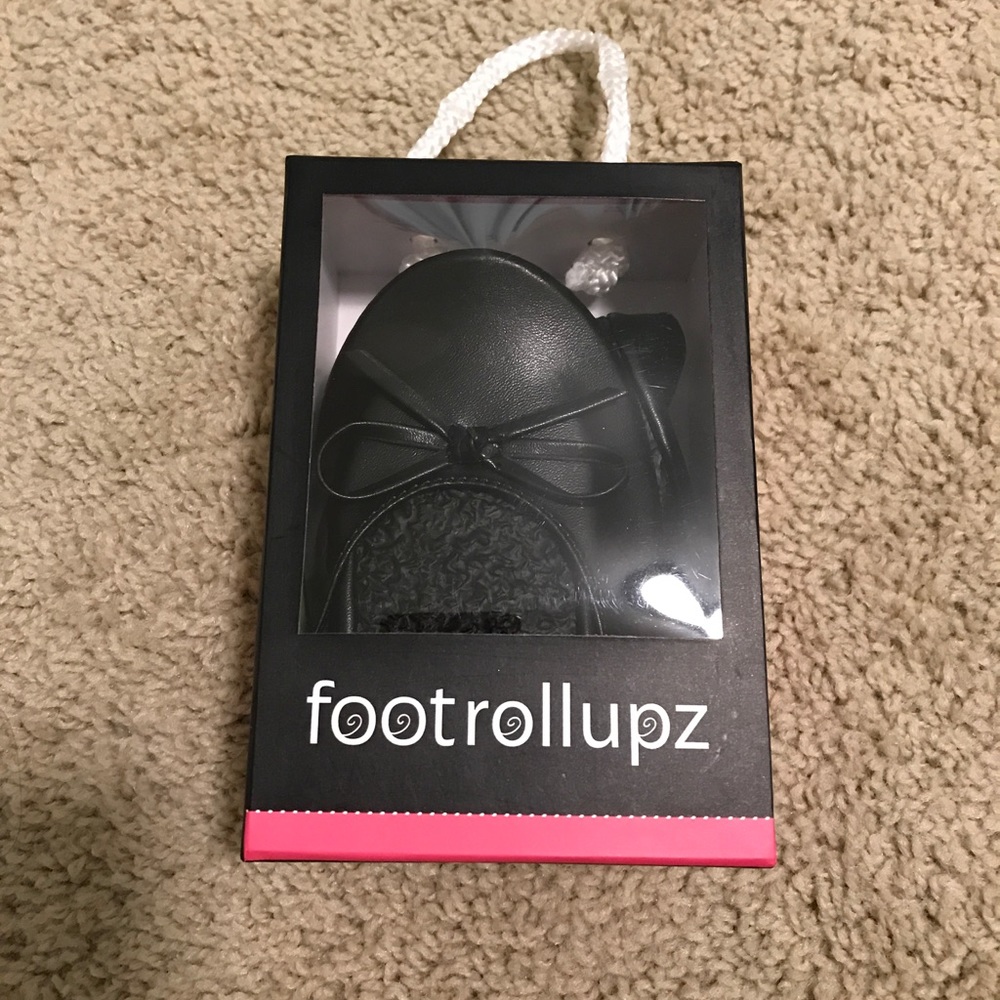 New in box black Footrollupz portable flats